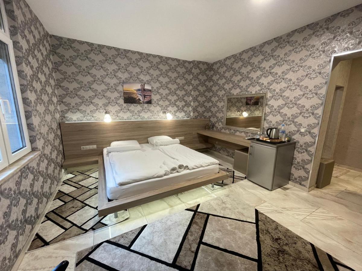 De Luxe Burgas, Center Burgas